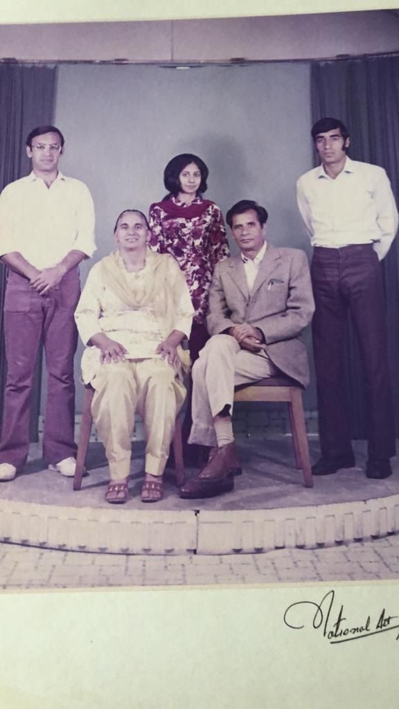 Tariq, Shahida, Khalid, Uncle Sattar and Khallalaji Najma